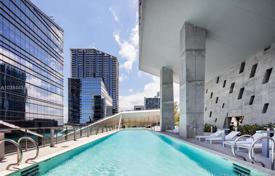 Комфортабельные апартаменты с террасой в здании с бассейнами и фитнес-центром, Майами, США за $705 000