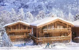 Новая резиденция с четырьмя шале в 100 метрах от горнолыжных склонов, Куршевель, Франция за От 4 100 000 €