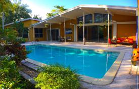 Комфортабельная вилла с задним двором, бассейном и террасой, Пайнкрест, Майами, США за $1 895 000