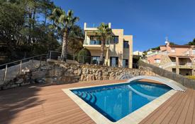 Современная вилла с бассейном и видом на море в Льорет‑де-Маре, Каталония, Испания за 900 000 €