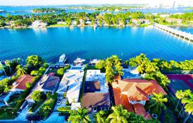 Комфортабельная вилла с бассейном, гаражом, террасой и видом на залив, Майами-Бич, США за $3 895 000