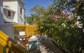 Таунхаус с двумя спальнями и садом в популярном районе Айос-Элиас за 230 000 €