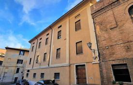 Шестикомнатная квартира в центре Сиены, Тоскана, Италия за 772 000 €