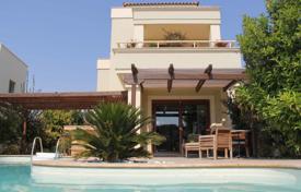 Вилла с садом и бассейном в 400 метрах от песчаного пляжа, Варкиза, Греция за 2 500 € в неделю