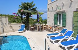 Комфортабельная вилла с террасой, бассейном и садом, недалеко от пляжа, Брач, Сплитско-Далматинская жупания, Хорватия за 1 050 000 €