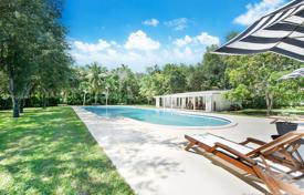Просторная вилла с задним двором, бассейном, зоной отдыха и гаражом, Майми, США за 1 293 000 €