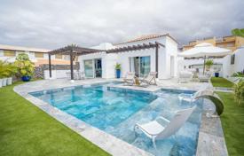 Меблированная современная вилла с бассейном в Плайя Параисо, Тенерифе, Испания за 1 555 000 €