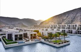 Комплекс вилл у воды в большой резиденции с пляжем и 5-звездочным отелем, Маскат, Оман за От 1 273 000 €