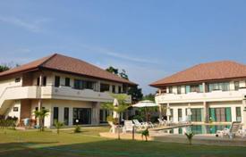 Трехкомнатная квартира в резиденции с бассейном, рядом с пляжем, Най Харн, Пхукет, Таиланд за 900 € в неделю