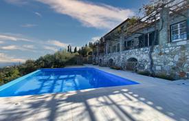 Двухуровневая вилла с бассейном, садом и панорамным видом на море в Галатасе, Пелопоннес, Греция за 900 000 €