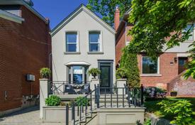 Дом в городе в Олд Торонто, Торонто, Онтарио,  Канада за C$1 679 000