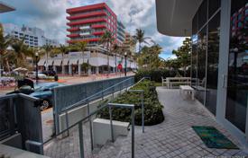 Комфортабельные апартаменты с частным садом и террасой в жилом комплексе с бассейном и фитнес-центром, Майами-Бич, США за 2 034 000 €