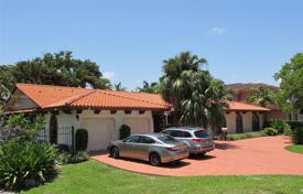 Уютный коттедж с задним двором, зоной отдыха и двумя гаражами, Санни Айлс Бич, США за $3 498 000