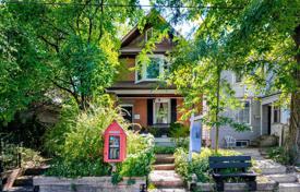 Дом в городе в Олд Торонто, Торонто, Онтарио,  Канада за C$1 360 000