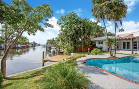 Уютная вилла с задним двором, бассейном, гаражом и террасой, Майами, США за $1 775 000