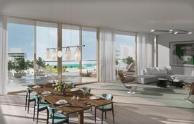 Эксклюзивный пентхаус с большой террасой, отдельным входом и видом на океан в резиденции с бассейном и джакузи на крыше, Майами-Бич, США за 6 026 000 €