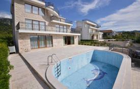 Новая вилла с бассейном, садом и террасой на крыше в 500 метрах от моря, Херцег-Нови, Черногория за 1 200 000 €