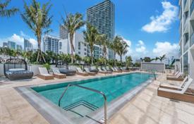 Комфортабельные апартаменты с террасой и видом на залив в здании с бассейном и тренажерным залом, Майами, США за 786 000 €