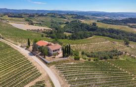 Дом с виноградниками на продажу в Тоскане за 1 500 000 €