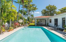 Комфортабельная вилла с садом, задним двором, бассейном и зоной отдыха, Майами-Бич, США за $1 795 000