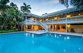 Просторная вилла с задним двором, бассейном и террасами, Майами, США за 2 028 000 €