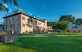 Историческое поместье с крытым бассейном и видом на холмы, Виано, Италия за 9 250 000 €