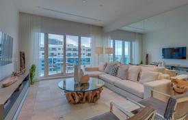 Меблированный пентхаус с парковкой, террасой и видом на океан в здании с бассейнами и тренажерным залом, Майами-Бич, США за 4 575 000 €