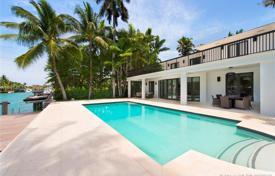 Комфортабельная вилла с бассейном, доком, террасой и видом на океан, Майами-Бич, США за $7 350 000