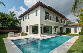 Современная вилла с задним двором, бассейном, террасой и двумя гаражами, Майами, США за $3 550 000