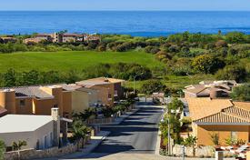 Комплекс вилл и апартаментов с панорамным видом на Пафос за 229 000 €