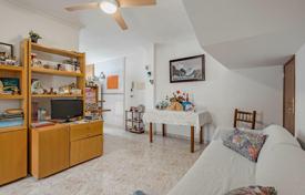 Двухэтажный дом с гаражом всего в 50 м от моря, Санта-Крус‑де-Тенерифе, Испания за 550 000 €