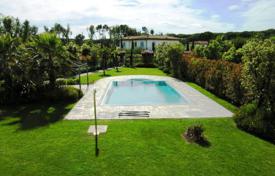 Новая Вилла в Форте-дей-Марми с садом и бассейном, ранее никому не сдавалась за 18 000 € в неделю
