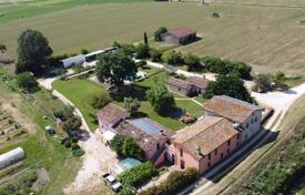 Отреставрированный загородный дом с бассейном и оливковой рощей, Беванья, Италия за 1 250 000 €