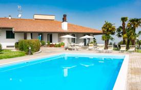 Трехэтажная вилла с бассейном, садом и гаражом, Эмилия-Романья, Италия за 1 600 000 €