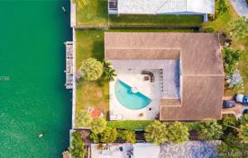 Уютная вилла с задним двором, бассейном и террасой, Майами, США за $1 250 000