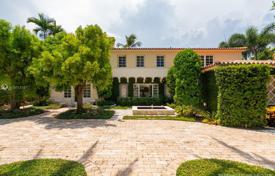 Просторная вилла с садом, задним двором, бассейном, летней кухней, зоной отдыха и парковкой, Майами-Бич, США за $3 999 000