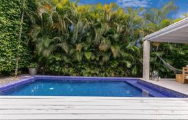 Комфортабельная вилла с задним двором, бассейном, террасой и парковкой, Майами-Бич, США за 1 554 000 €