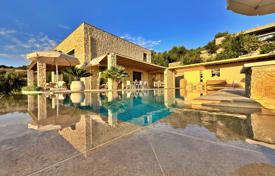 Трёхэтажная вилла с гостевым домом, бассейном и видом на море на Пелопоннесе, Греция за 1 950 000 €