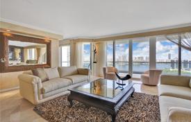 Уютные апартаменты с видом на океан в резиденции на первой линии от пляжа, Авентура, Флорида, США за $945 000