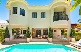 Просторная вилла с садом, задним двором, бассейном, летней кухней, зоной отдыха, террасой и гаражом, Майами-Бич, США за $2 749 000