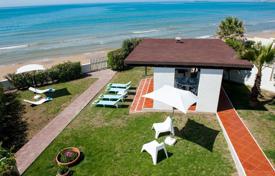 Вилла на берегу моря с выходом на песчаный пляж, Модика, Италия за 4 200 € в неделю