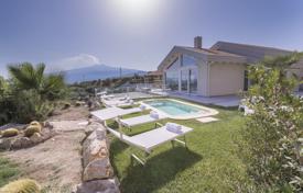 Новая вилла с панорамным видом, бассейном и джакузи рядом с пляжем, Таормина, Италия за 4 500 € в неделю