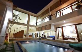 Двухэтажная вилла с бассейном в 500 метрах от моря, Семиньяк, Бали, Индонезия за 3 060 € в неделю
