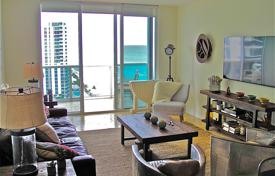 Четырехкомнатная квартира с красивым видом на город и океан в Халландейл Бич, Флорида, США за $710 000