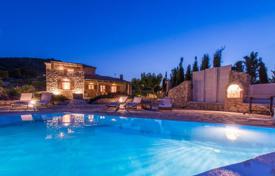 Традиционная вилла с бассейном, вертолетной площадкой и выходом к пляжу в небольшом жилом комплексе, Закинтос, Греция за 5 100 € в неделю