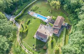 Отреставрированный сельский дом на продажу недалеко от Сиены в Тоскане за 2 650 000 €