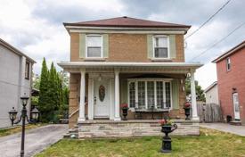 Дом в городе в Скарборо, Торонто, Онтарио,  Канада за C$1 091 000