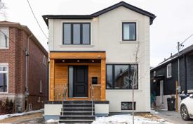 Дом в городе в Восточном Йорке, Торонто, Онтарио,  Канада за C$2 033 000