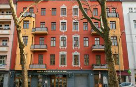 Комфортабельные однокомнатные апартаменты с балконом в доме с лифтом в районе Фридрихсхайн, Берлин, Германия за 530 000 €