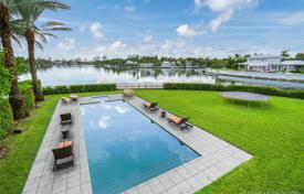 Современная вилла с садом, задним двором, бассейном, летней кухней, зоной отдыха, террасой и тремя гаражами, Майами-Бич, США за $14 900 000